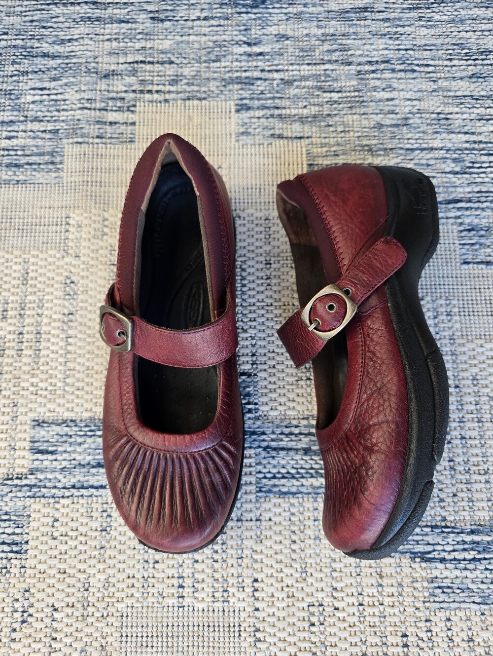 Dansko Womens Mary Jane Kitty Clog Shoes Leather Burgundy Buckle Size 39/8.5 US